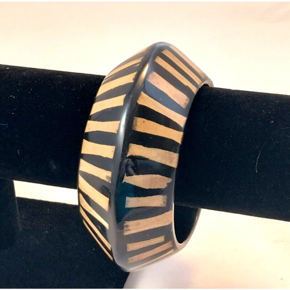 CHUNKY BICONE BANGLE BRACELET VINTAGE LUCITE WOOD BAMBOO 1.5" KENNETH JAY LANE - Picture 3 of 7